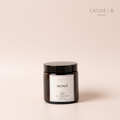 La bougie parfumée MONOï