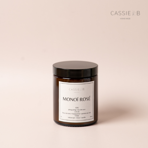 La bougie parfumée MONOÏ ROSÉ
